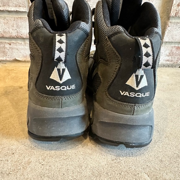 Olive Colored NWOT Vasque Boots - Picture 5 of 6